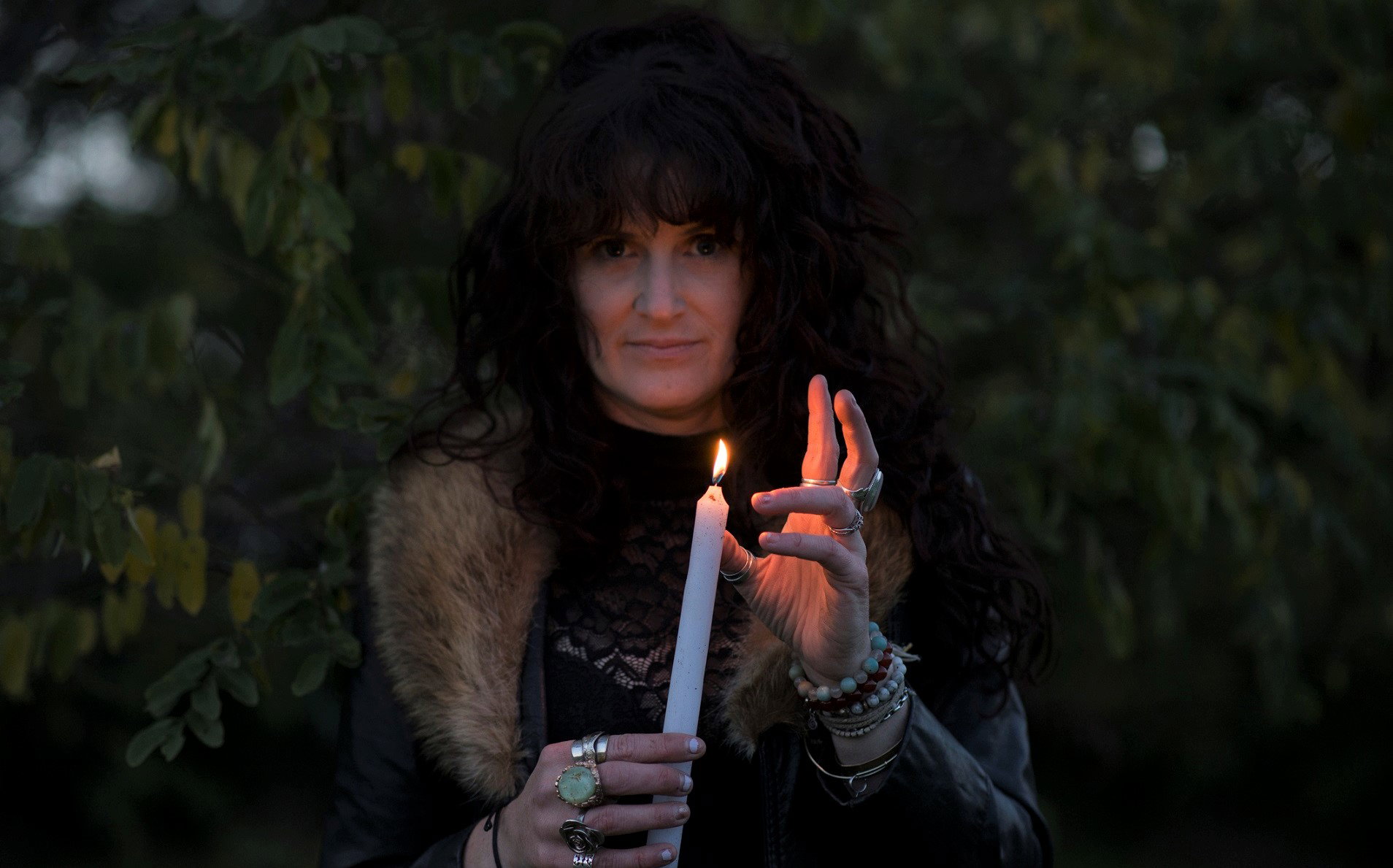 Czy w poprzednim wcieleniu byłaś czarownicą? 5 oznak, że masz w sobie magię