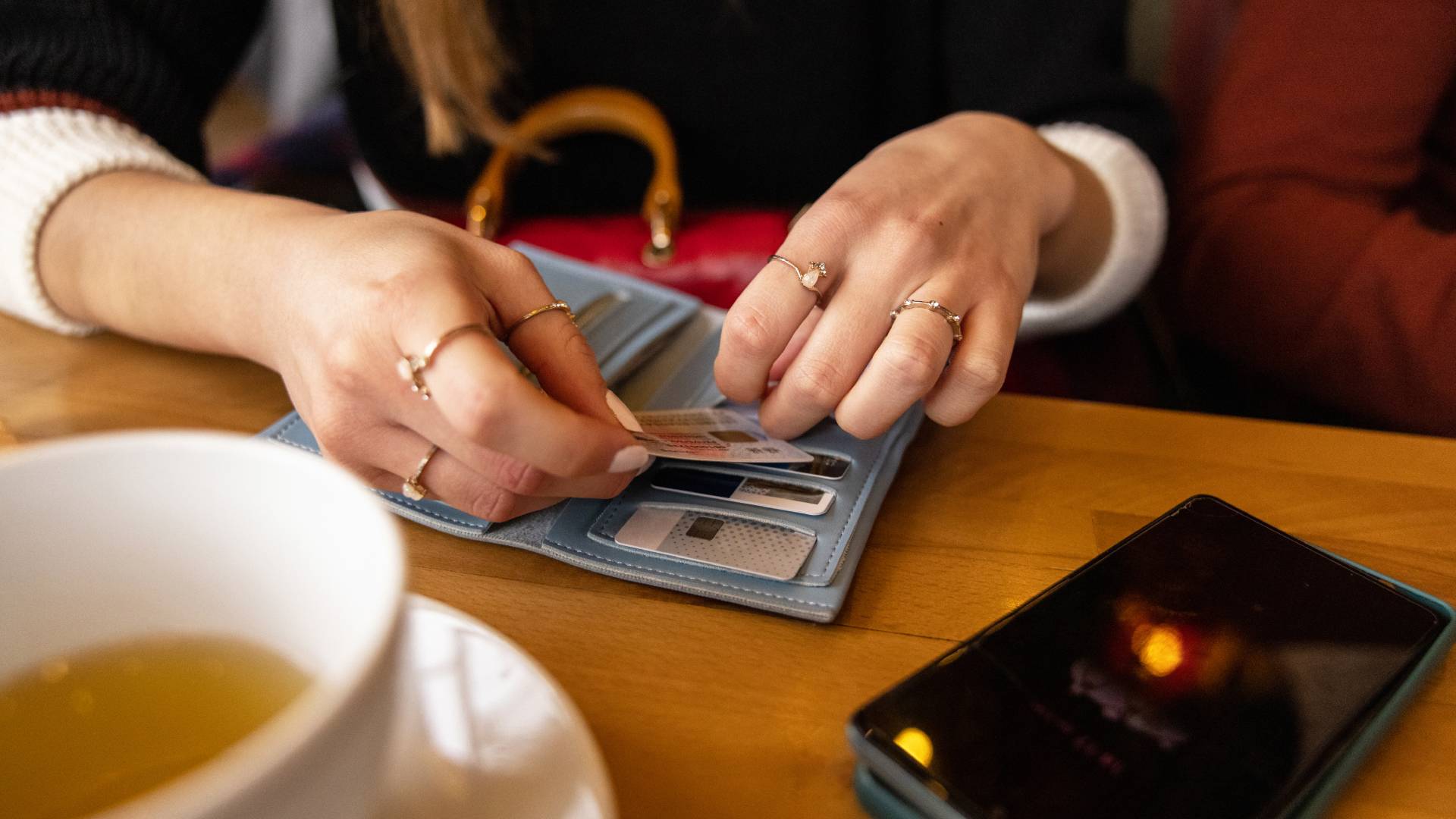 Mężczyźni o tych imionach są najbardziej romantyczni. Lista jest krótka