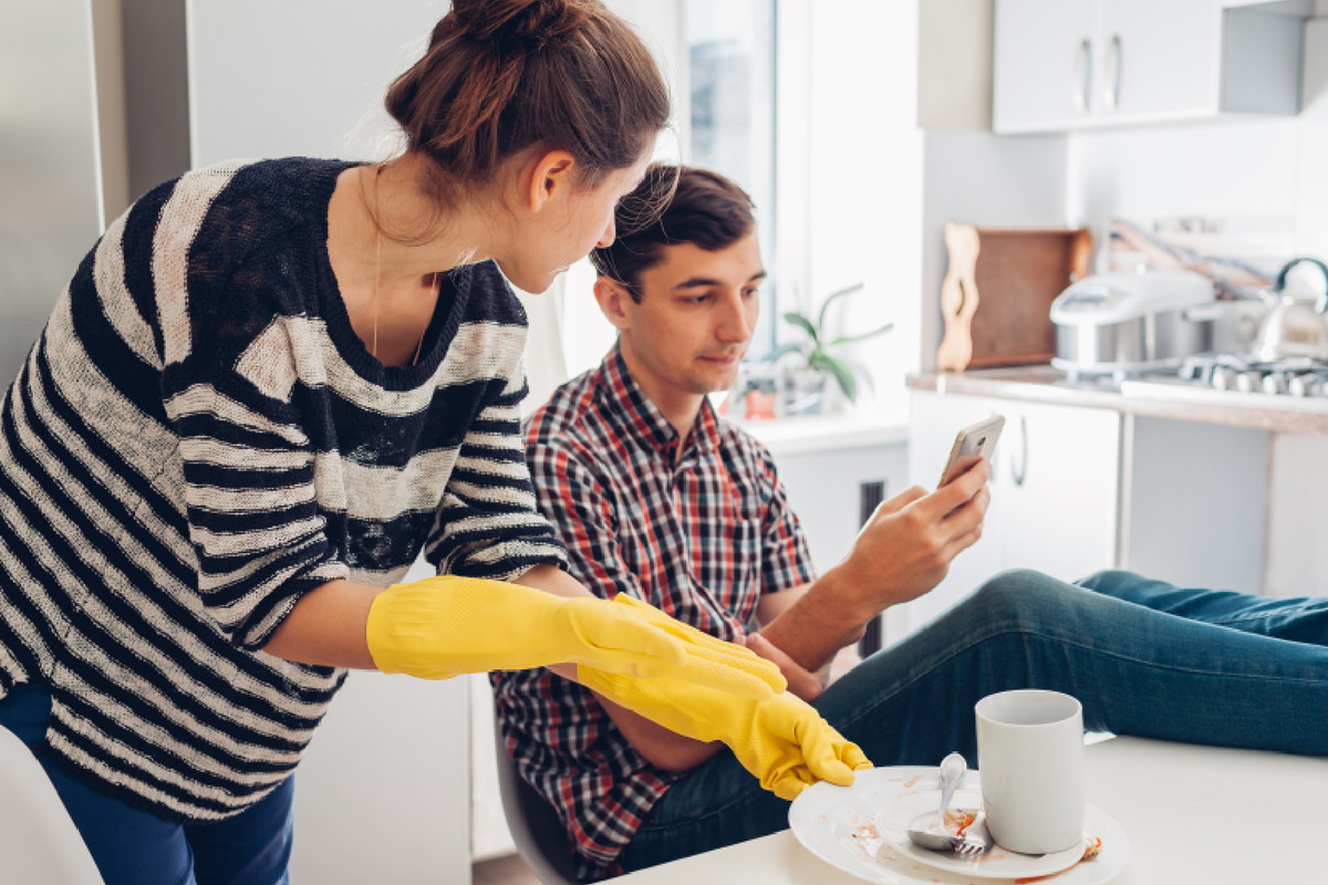 Facet o tym znaku zodiaku zgrywa królewicza. Partnerka musi skakać wokół niego
