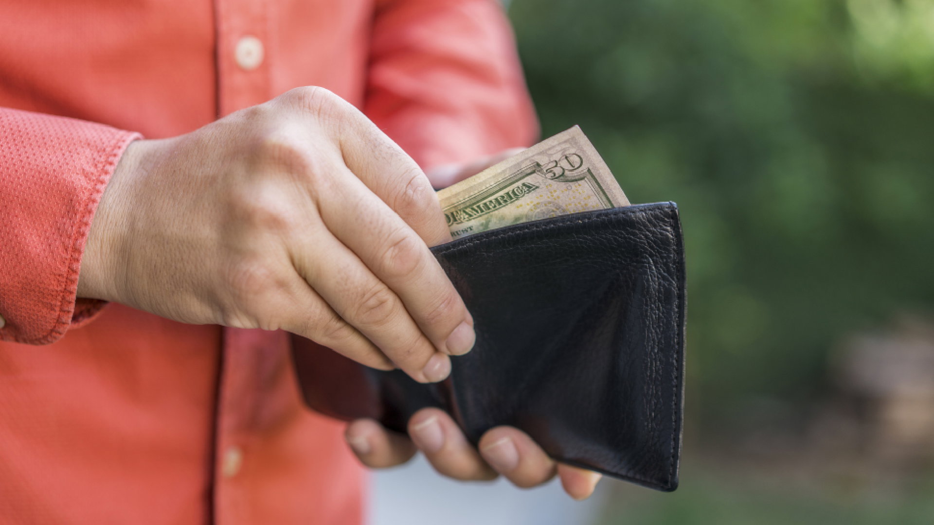 Jak stać się bogatym? Zawsze miej tę 1 rzecz przy sobie