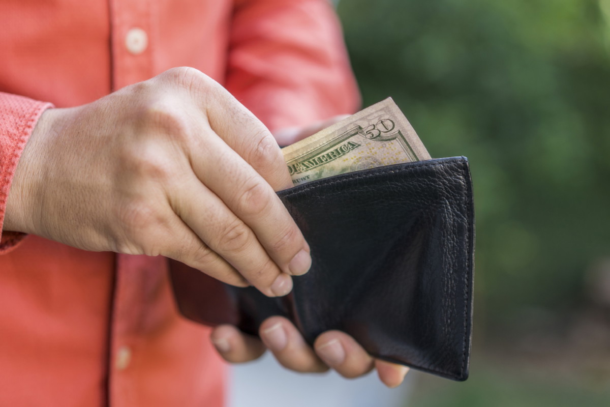 Jak stać się bogatym? Zawsze miej tę 1 rzecz przy sobie