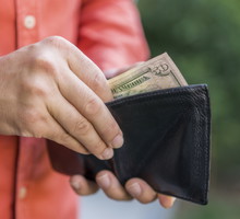 Jak stać się bogatym? Zawsze miej tę 1 rzecz przy sobie