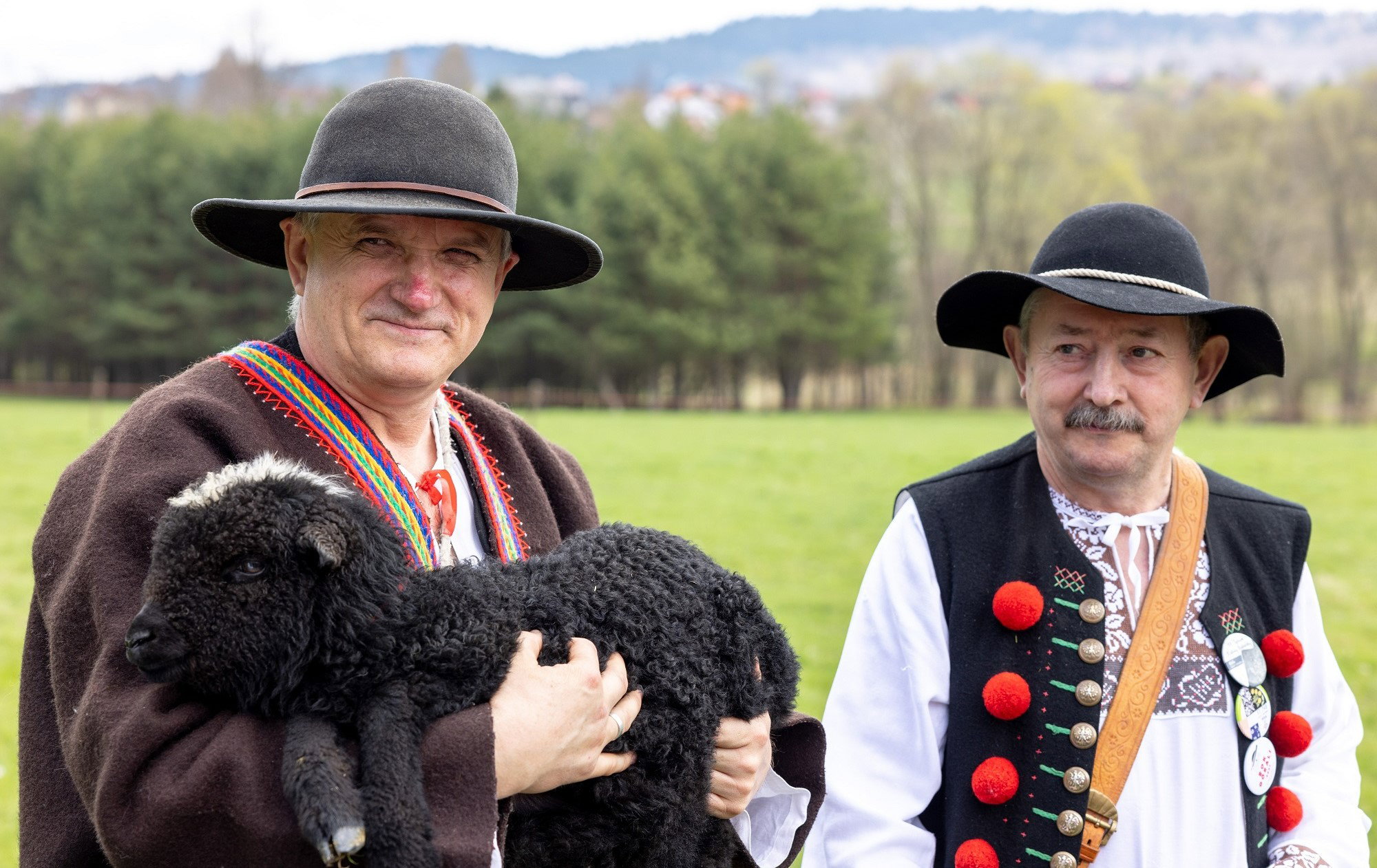 Góralski sposób na piękną pogodę. Rozwiewa nawet najcięższe chmury
