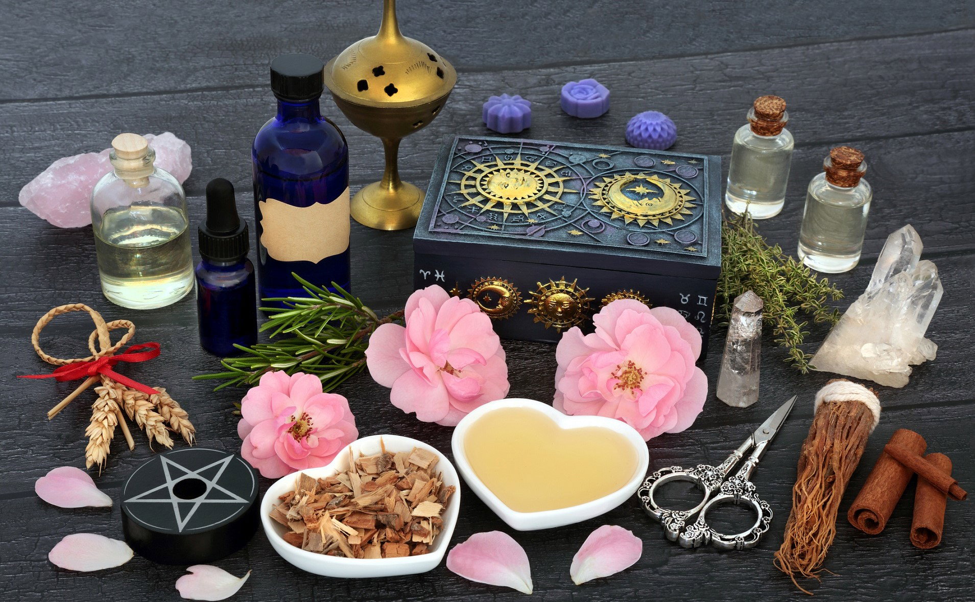 Cygański sposób na przyciągnięcie miłości. Kluczowy składnik na pewno masz w domu