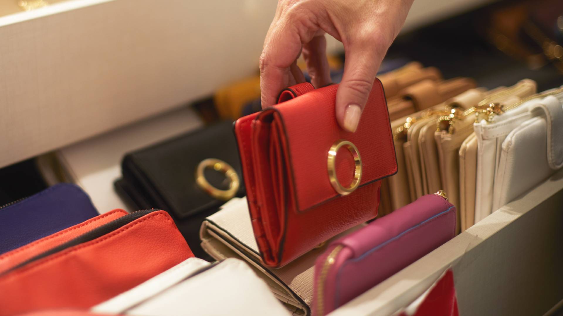 Portfel w tym kolorze przyciąga pecha. Jeśli taki masz, koniecznie się go pozbądź