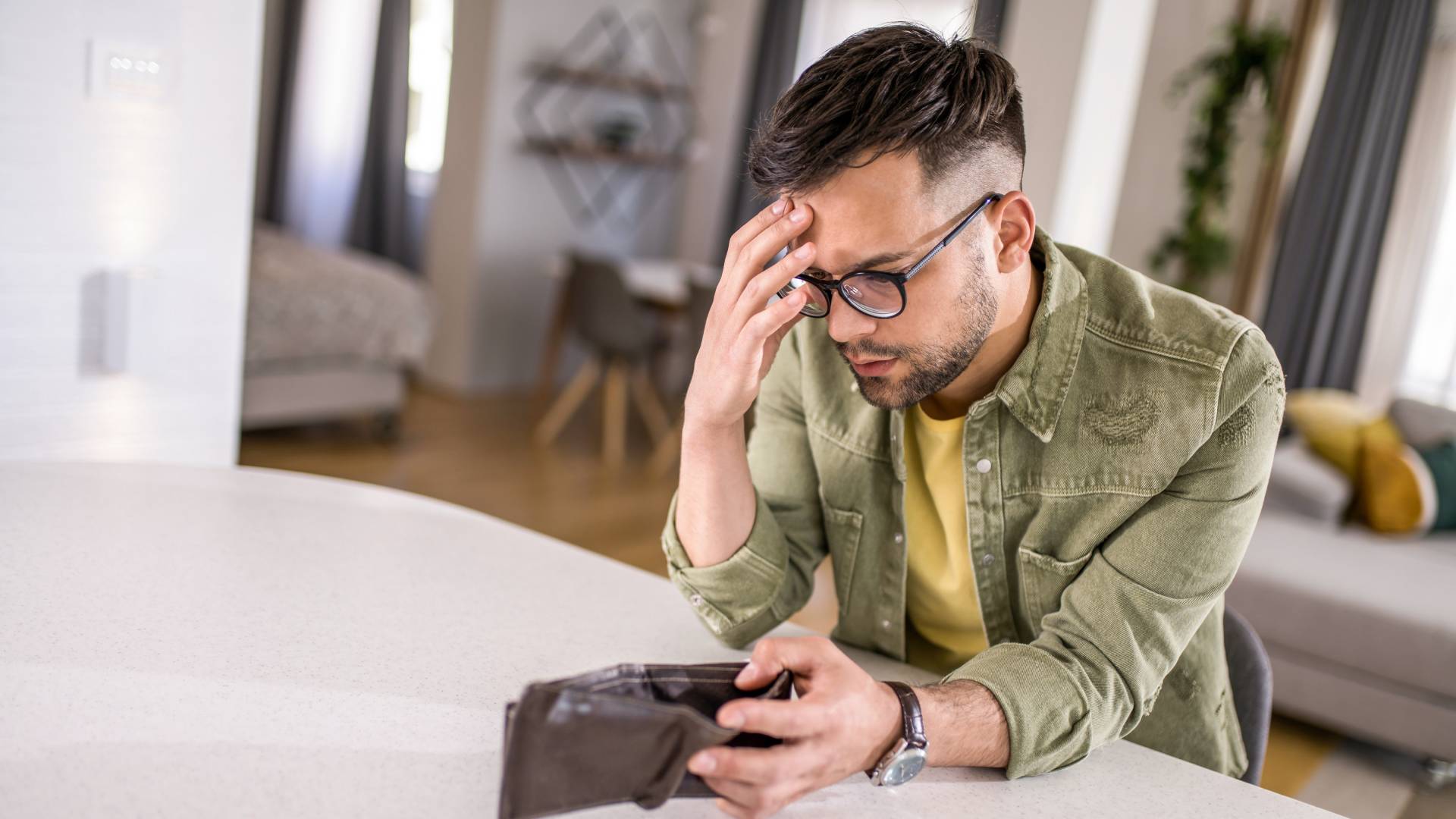 Nie pozwól, aby twój partner nosił tak portfel. To grozi utratą pieniędzy