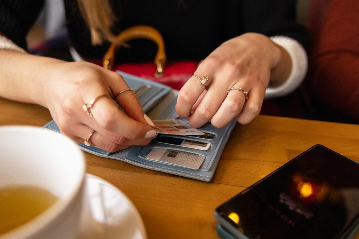 Zrób to z pieniędzmi, zanim włożysz je do portfela. Dzięki temu nie będą ci uciekać