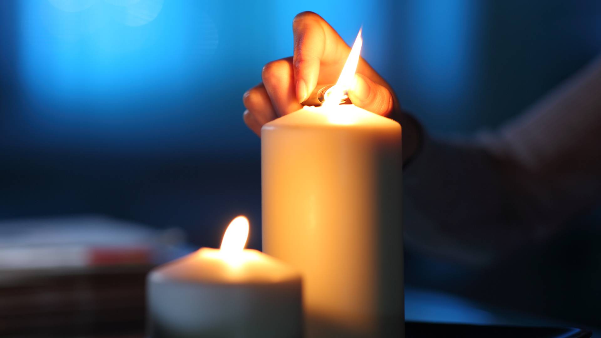 Tę świecę możesz zapalić tylko do 5 lutego. Później jej działanie nie będzie skuteczne