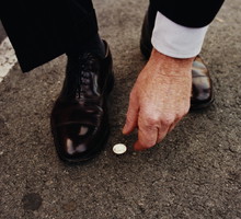 Pieniądz spadł ci na ziemię? Nie zapomnij zrobić tej rzeczy, bo stracisz wszystko