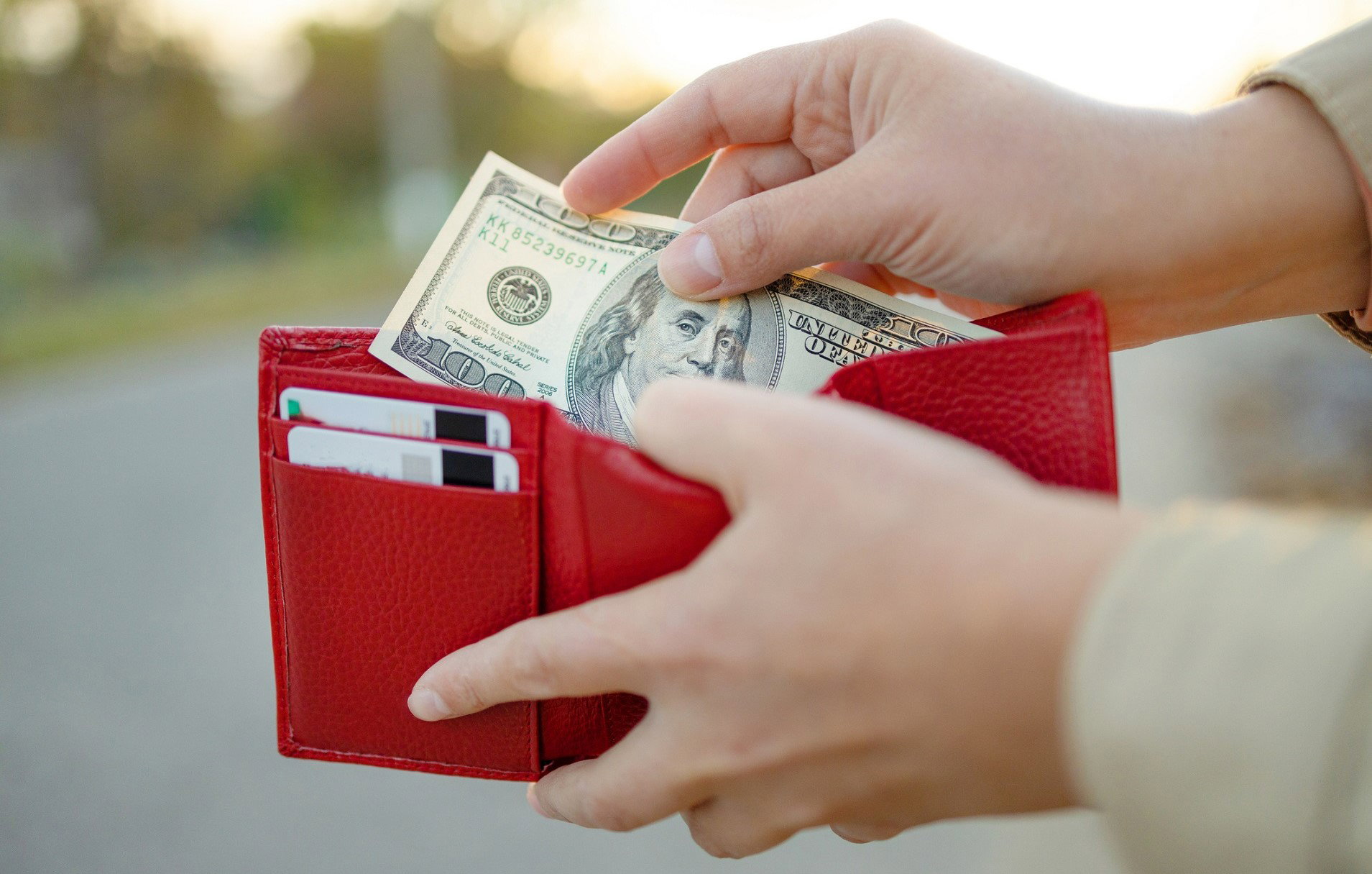 Ta 1 rzecz w portfelu sprawi, że przyciągniesz pieniądze. Zapewnia dobrobyt i opiekę