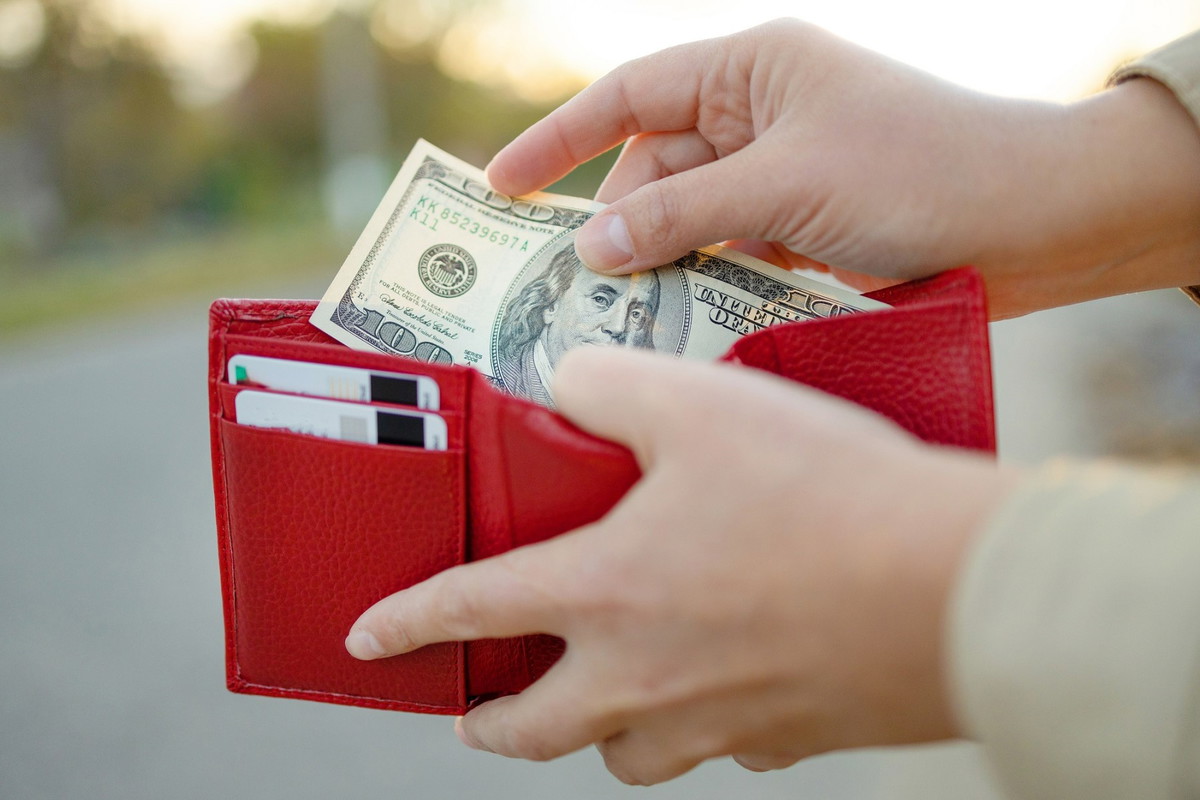 Ta 1 rzecz w portfelu sprawi, że przyciągniesz pieniądze. Zapewnia dobrobyt i opiekę