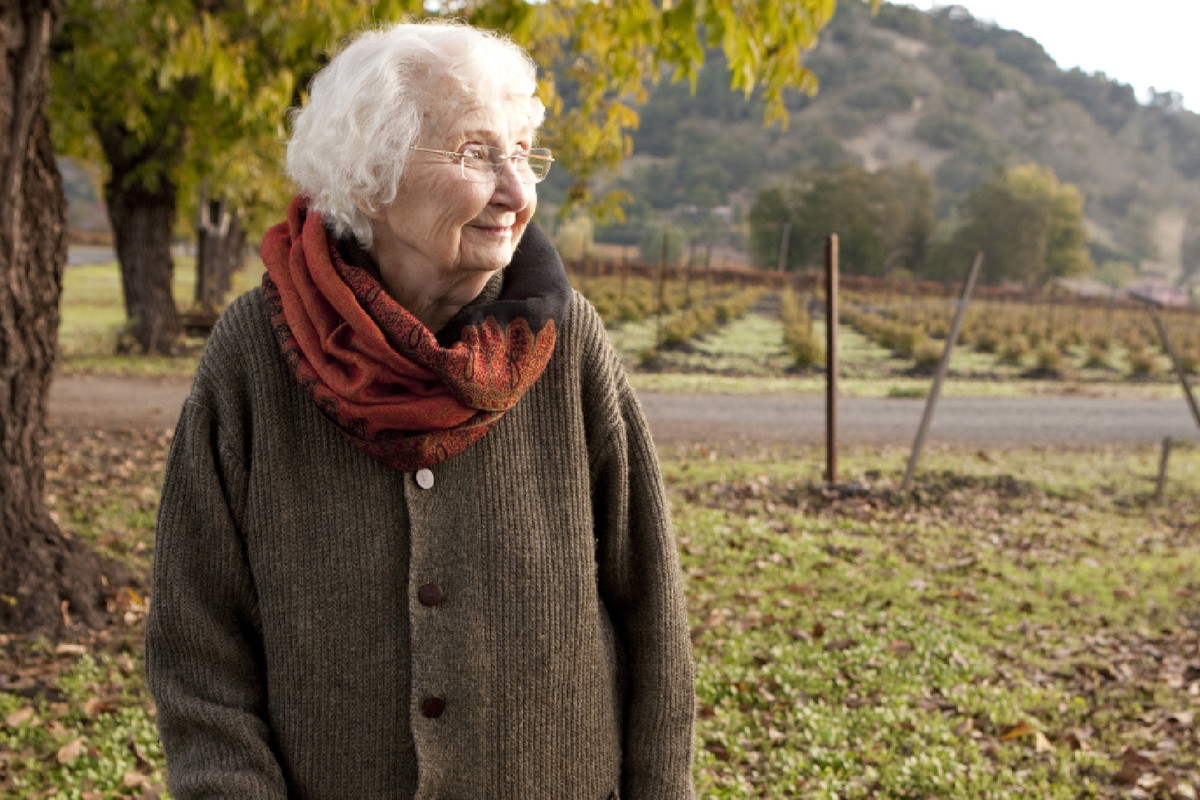 Przesądy lubelskie: babcia z Lubelszczyzny ostrzega przed 1 rzeczą. Lepiej tego nie robić, żeby uniknąć nieszczęścia