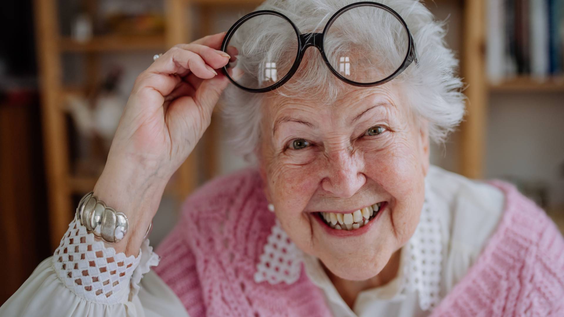 Babciny sposób na poprawę nastroju. Dodaj do herbaty 3 szczypty tej mikstury