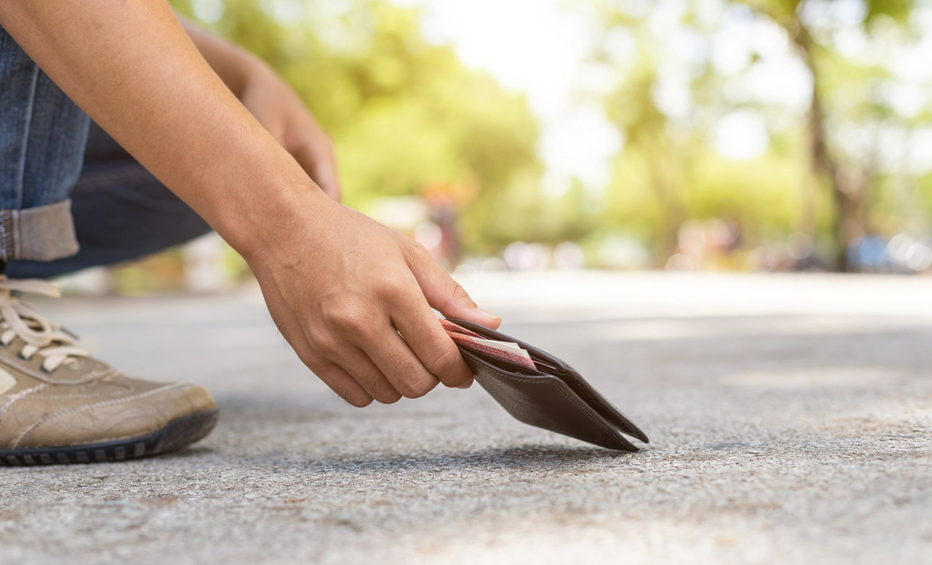 Portfel spadł ci na ziemię? Sprawdź, co to oznacza dla twoich finansów