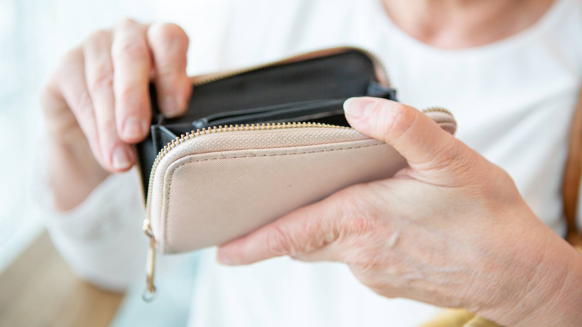 Ten kształt portfela odpycha pieniądze. Jeśli taki masz, koniecznie się go pozbądź