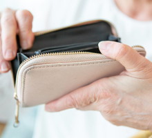 Ten kształt portfela odpycha pieniądze. Jeśli taki masz, koniecznie się go pozbądź