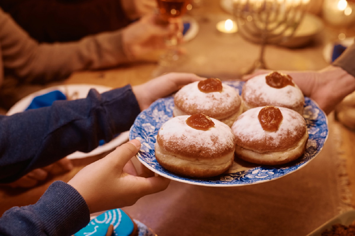 Szybka wróżba na tłusty czwartek. Nadzienie w pączku może zesłać na ciebie bogactwo i szczęście
