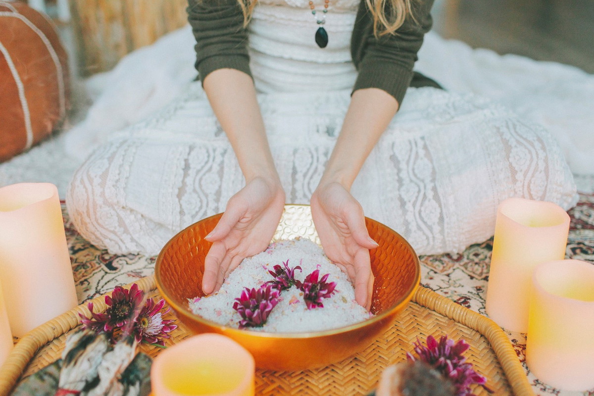Uwolnij się od toksycznych sytuacji dzięki oczyszczającej kąpieli solnej. Usunie stres i negatywne myśli