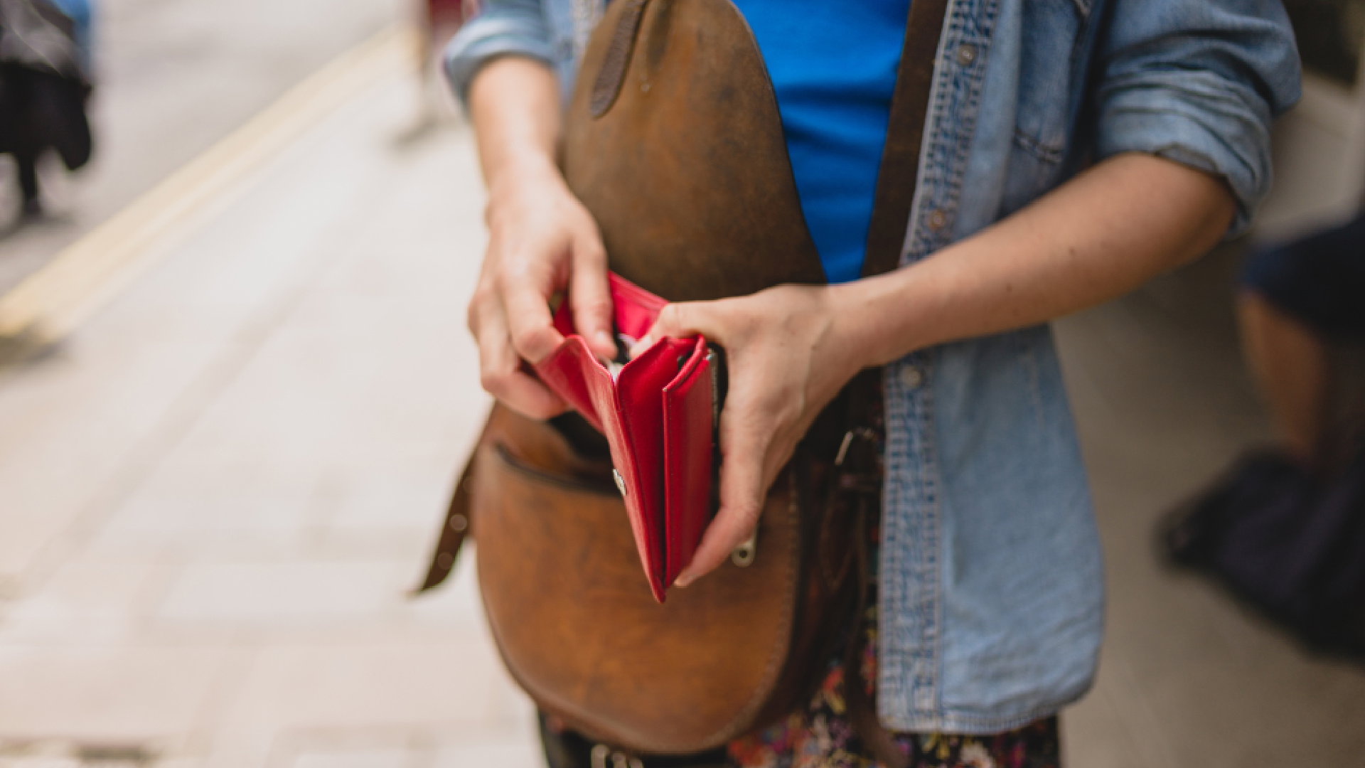 Jak przyciągnąć pieniądze? Zawsze noś ten listek w portfelu lub kieszeni