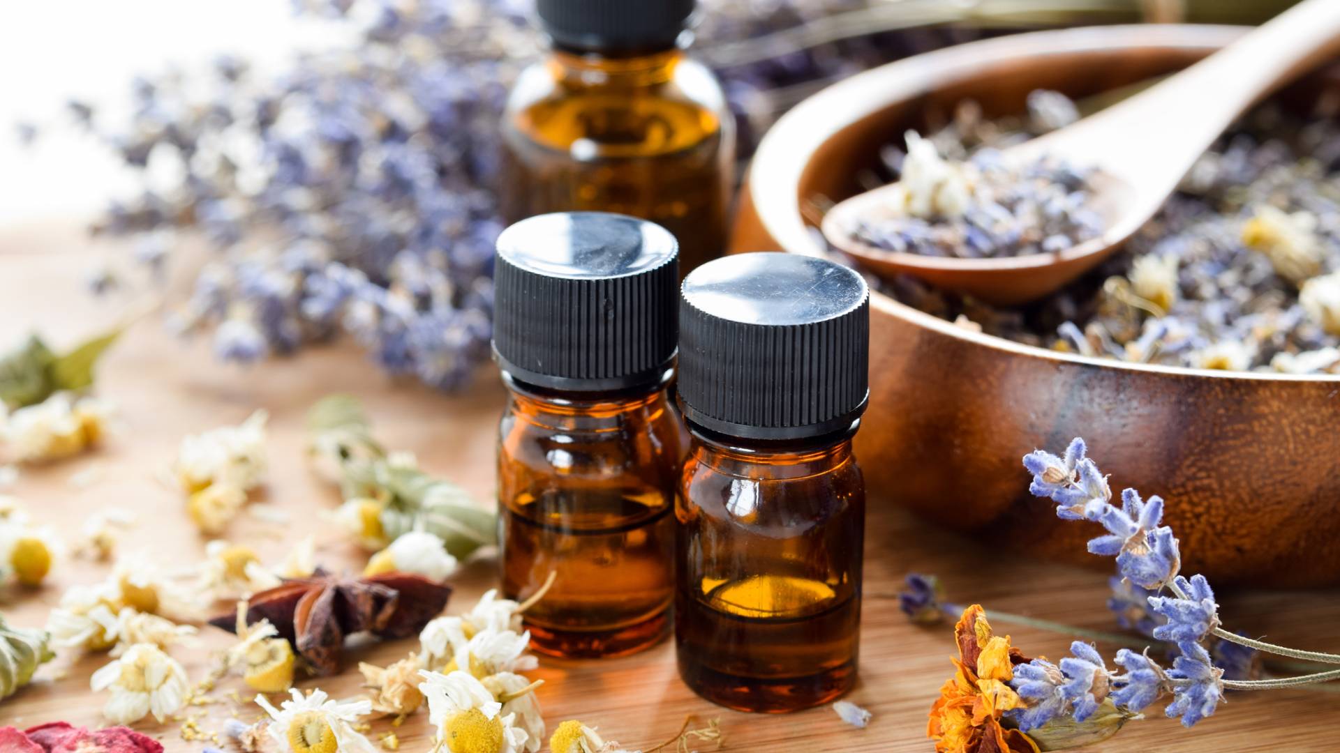 Wmasuj 3 krople przed snem, a pozbędziesz się wielkiego pecha. Ten składnik masz w domu