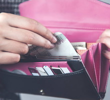 Ten kolor przyciąga pieniądze. Noś to w portfelu, a wpadnie ci dodatkowa sumka