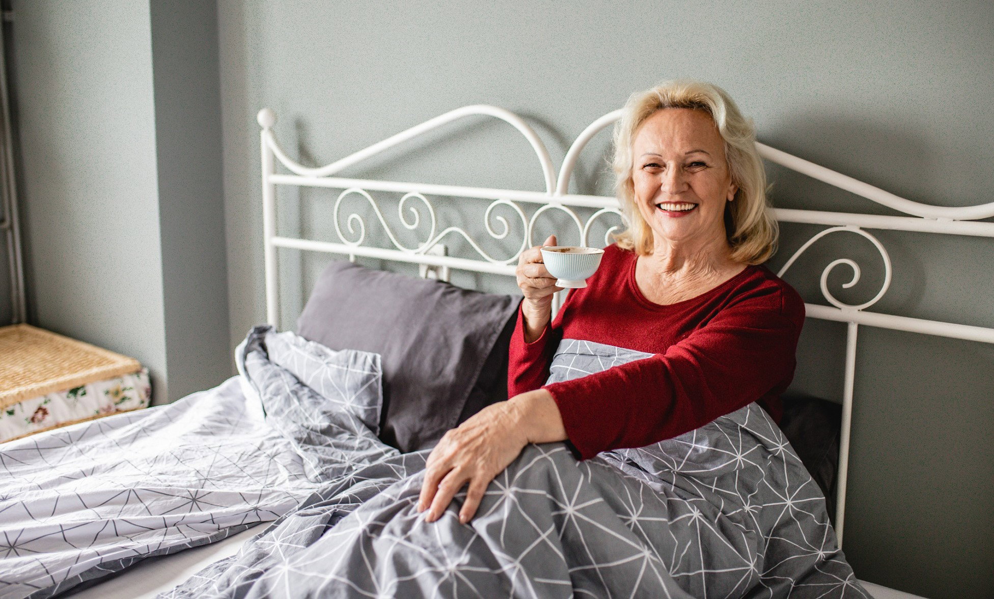 Włóż tę 1 rzecz pod łóżko na noc. Przyniesie dobry sen, ale to nie jedyna zaleta