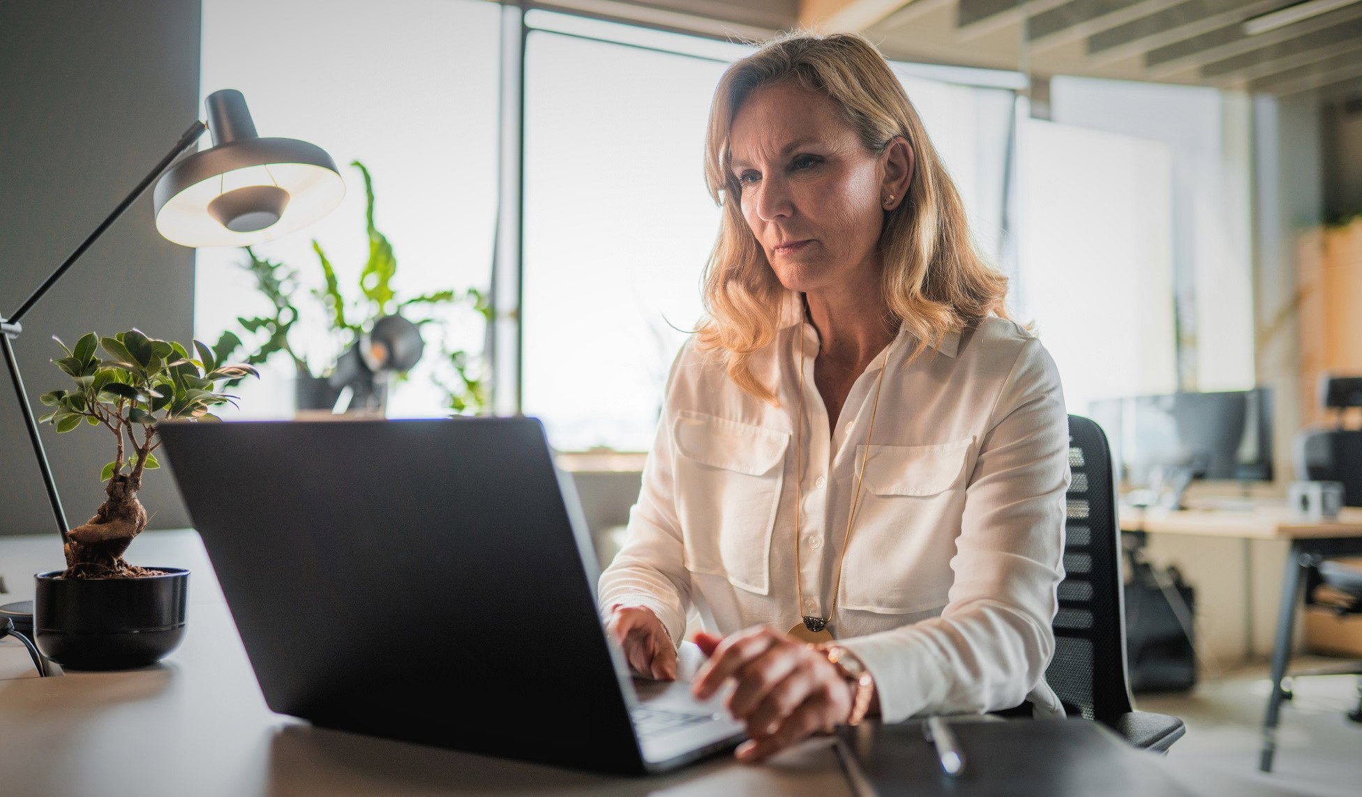 Siedzisz w ten sposób? Narażasz się na kłopoty i działanie złych duchów