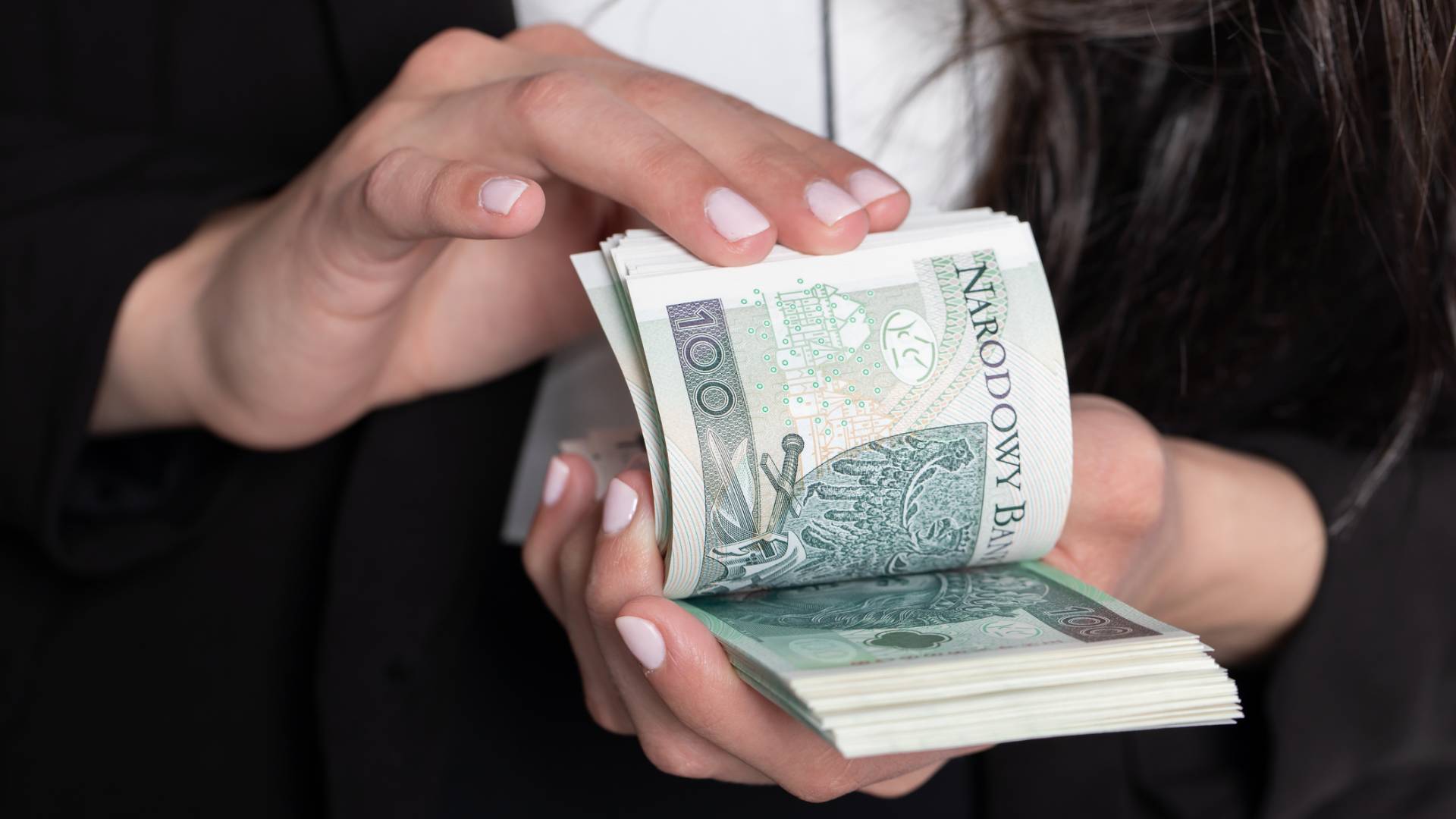 Ta gałązka przyciągnie do ciebie wielkie pieniądze. Wystarczy, że położysz ją w tym miejscu