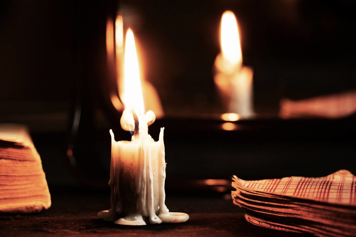 Zrób to, a odetniesz się od wampirów energetycznych. Skuteczne tylko w piątek wieczorem