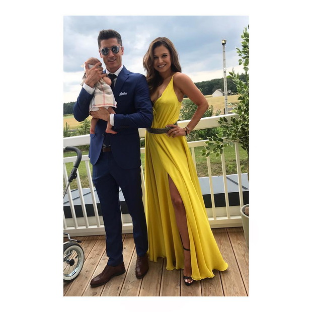 Anna i Robert Lewandowscy z córką Klarą