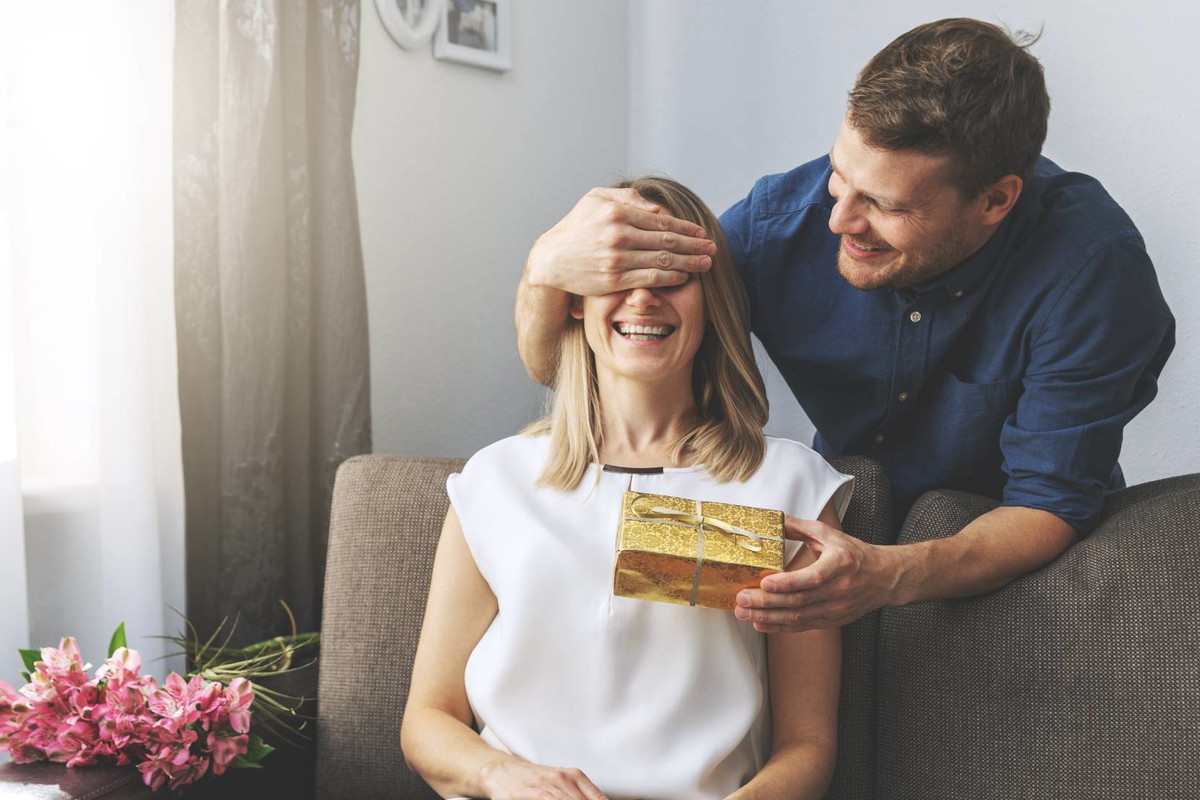 Prezent, który zapowiada kłótnie i konflikty w związku. Uważaj, jest bardzo popularny z okazji Dnia Kobiet GettyImages ronstikPrezent, który zapowiada kłótnie i konflikty w związku. Uważaj, jest bardzo popularny z okazji Dnia Kobiet