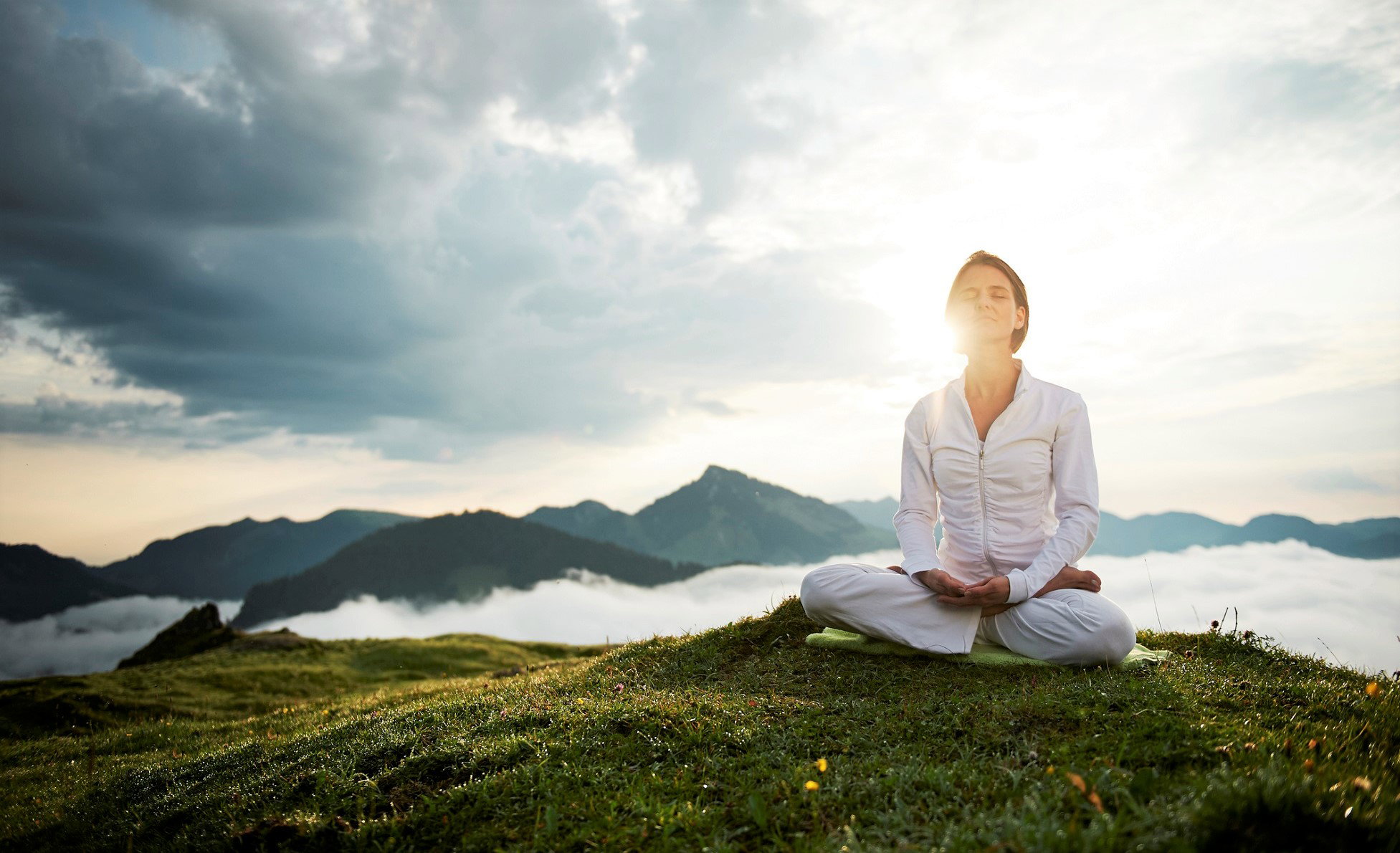 Tę świecę palimy w pełnię księżyca. Jej kolor ma ogromne znaczenie