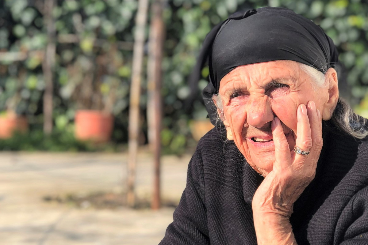 Stara cyganka ostrzega: nie rób tego na noc. Usuniesz szansę na bogactwo i dobry sen