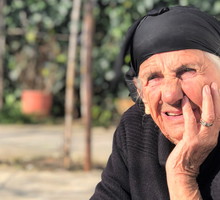 Stara cyganka ostrzega: nie rób tego na noc. Usuniesz szansę na bogactwo i dobry sen