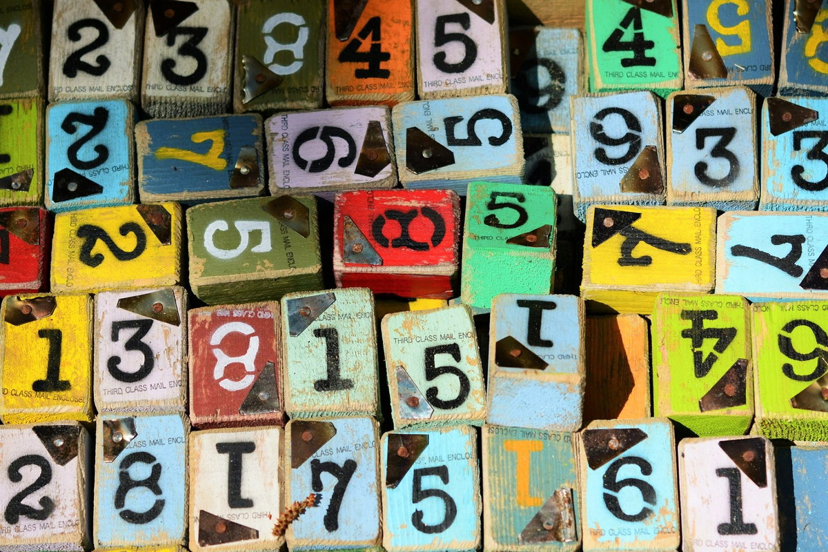 Cyfra, która powtarza się w dacie urodzenia, niesie ważne przesłanie. Numerologia wskaże twoją misję
