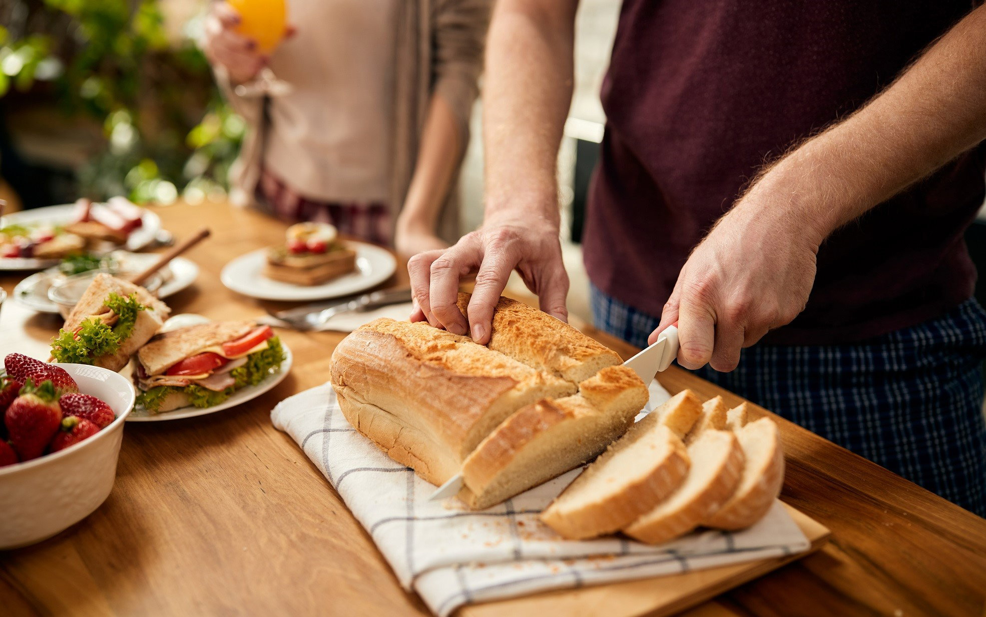 Kroisz chleb w ten sposób? Nie rób tego, bo ściągasz pecha nie tylko na siebie