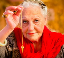 Stara cyganka ostrzega: nie noś tego przy sobie. Inaczej przyciągniesz nieszczęście