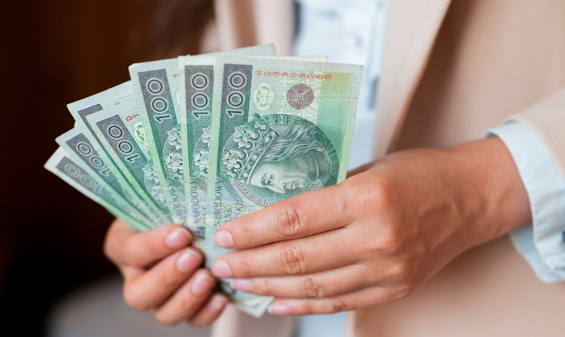 Potrzebujesz zastrzyku gotówki? Wypróbuj zaklęcie na powodzenie finansowe i przyciąganie pieniędzy