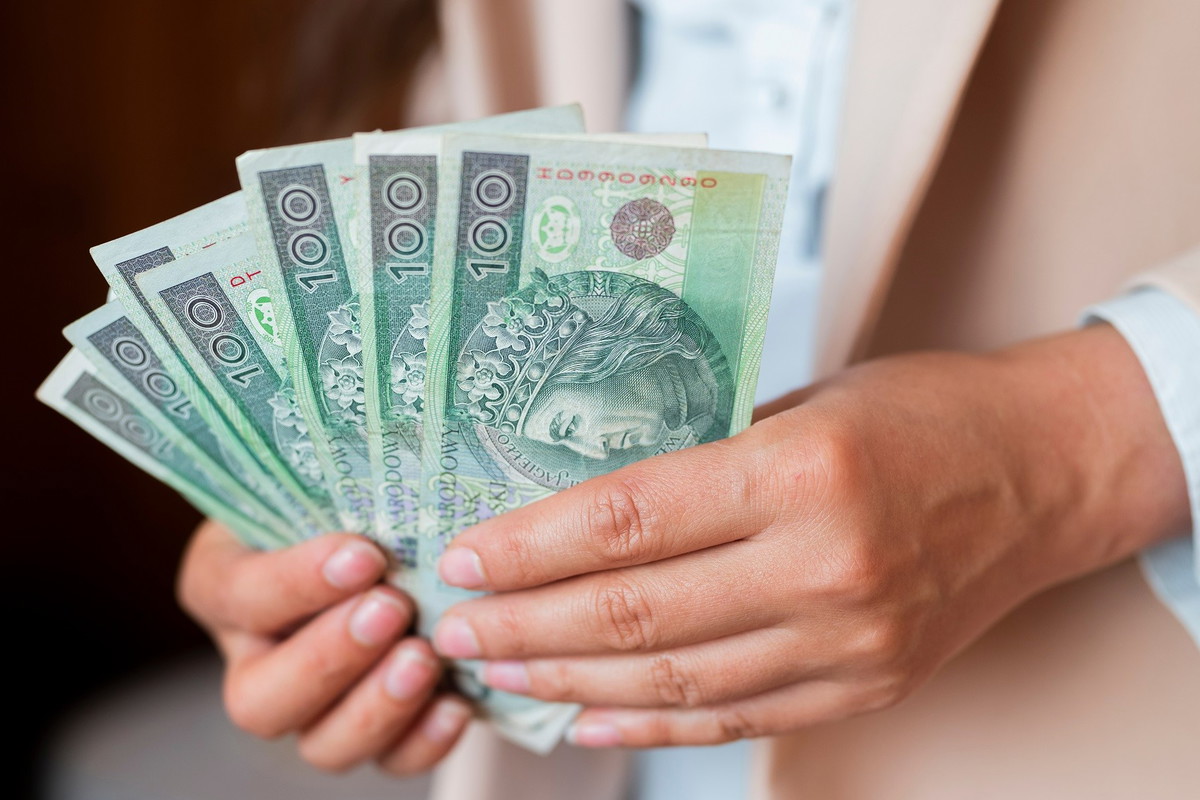 Potrzebujesz zastrzyku gotówki? Wypróbuj zaklęcie na powodzenie finansowe i przyciąganie pieniędzy
