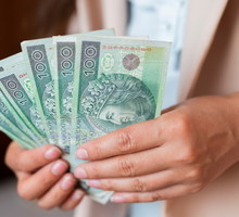 Potrzebujesz zastrzyku gotówki? Wypróbuj zaklęcie na powodzenie finansowe i przyciąganie pieniędzy