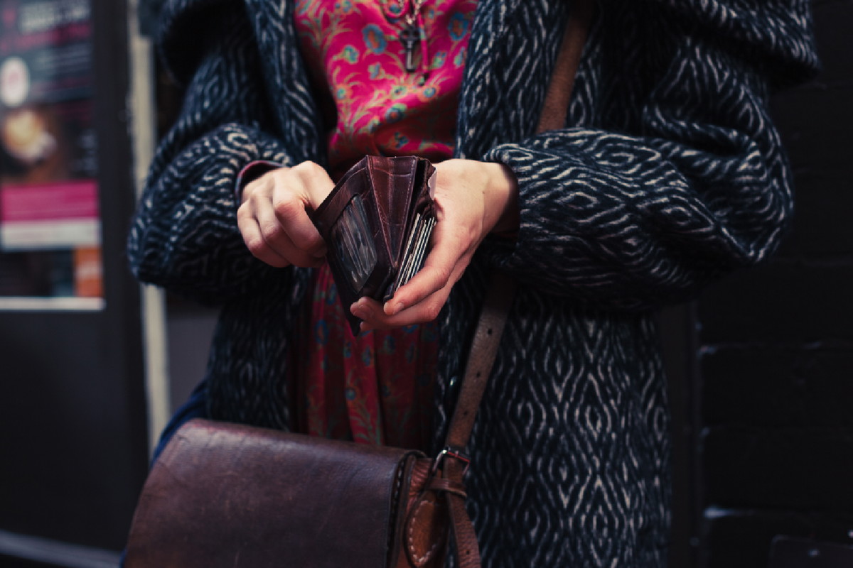 Już nasze babcie wiedziały, że taki portfel odstrasza pieniądze. Jeśli go masz, nie licz na przypływ gotówki