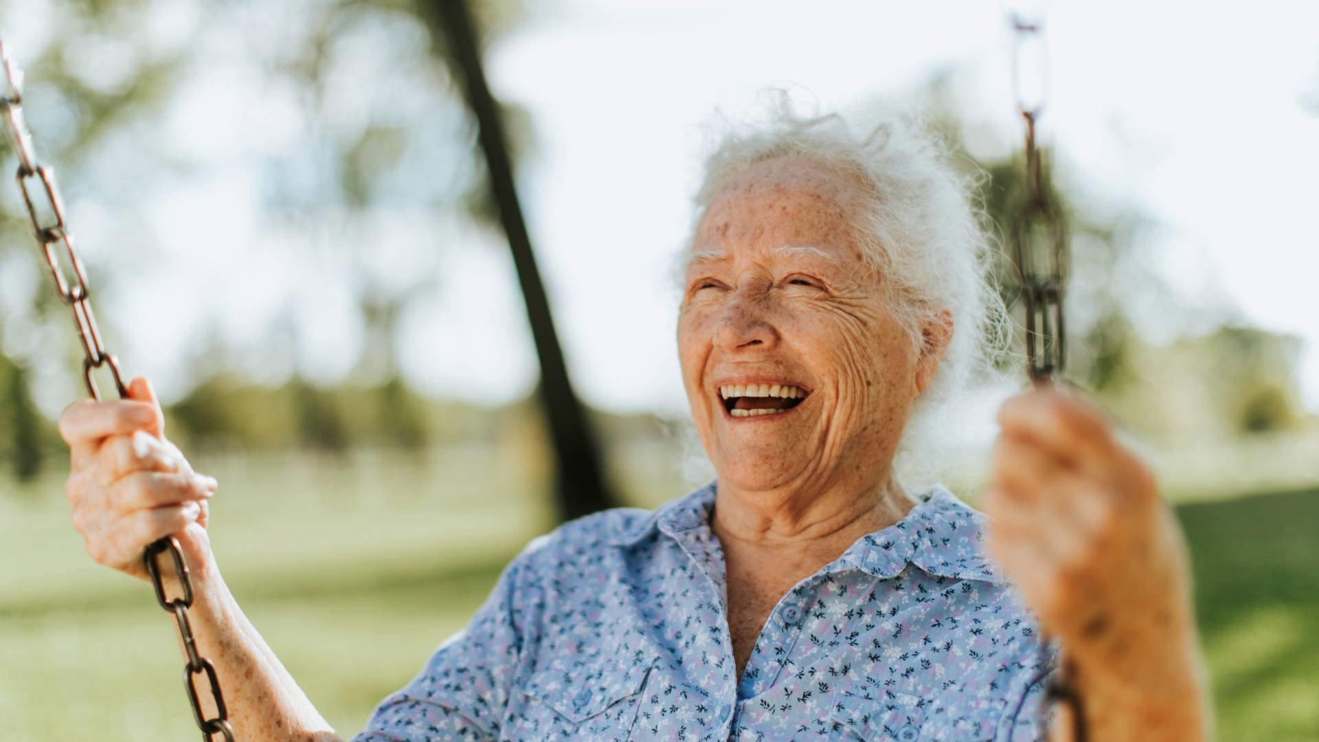 Ten skuteczny sposób na szczęście znały nasze babcie. Wystarczy podlać rośliny tym eliksirem