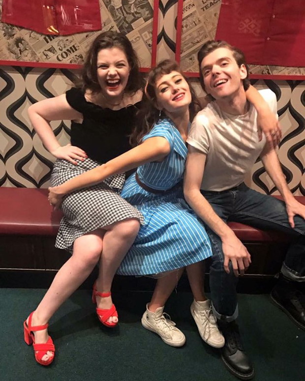 Ella Purnell z przyjaciółmi