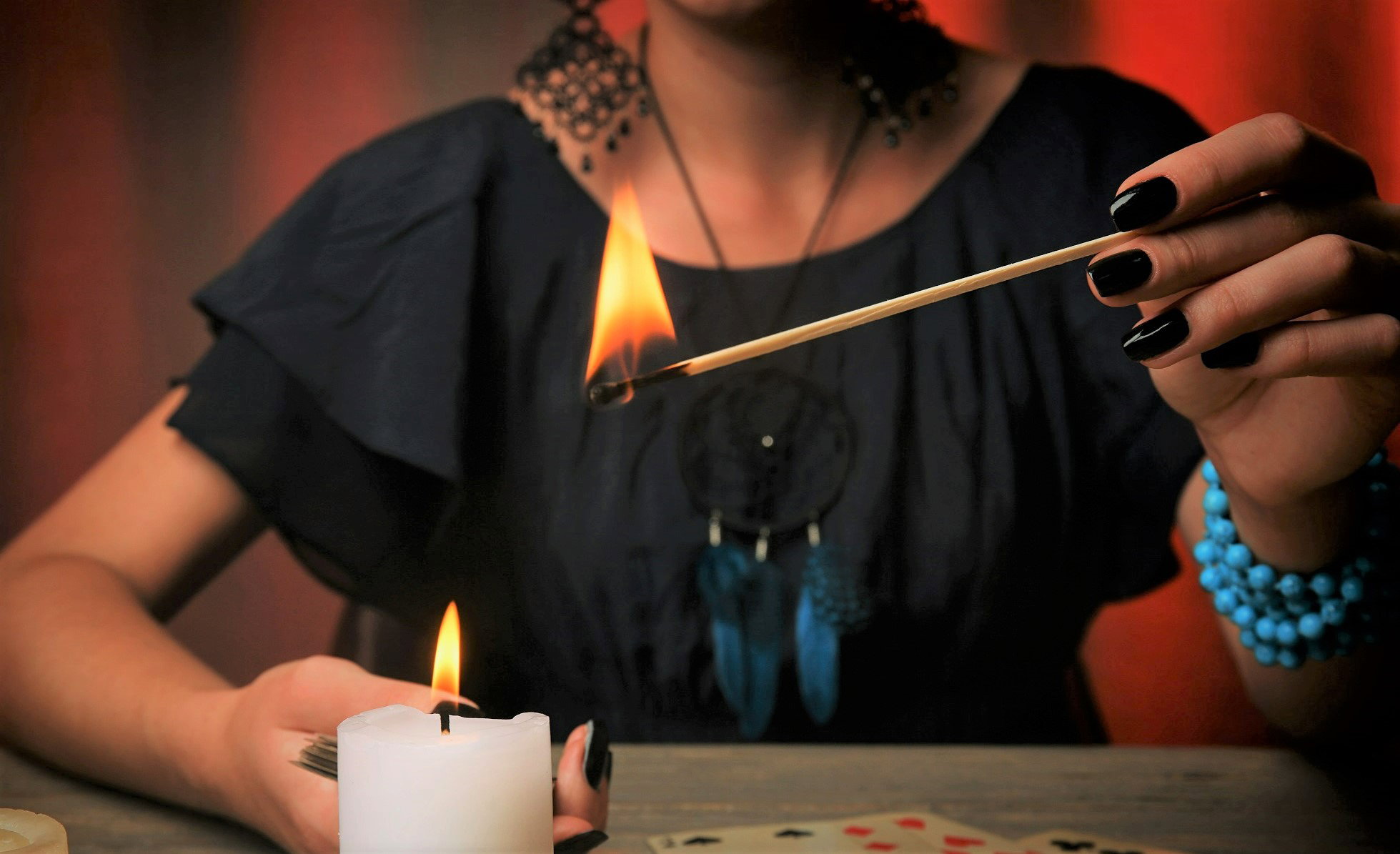 Sprawdź, czy ciąży na tobie klątwa. Potrzebujesz tylko 2 rzeczy, które masz w domu