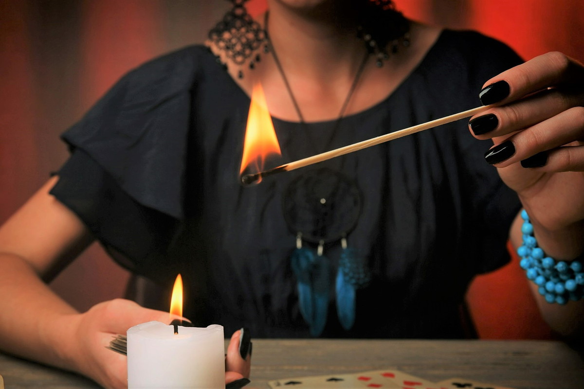 Sprawdź, czy ciąży na tobie klątwa. Potrzebujesz tylko 2 rzeczy, które masz w domu