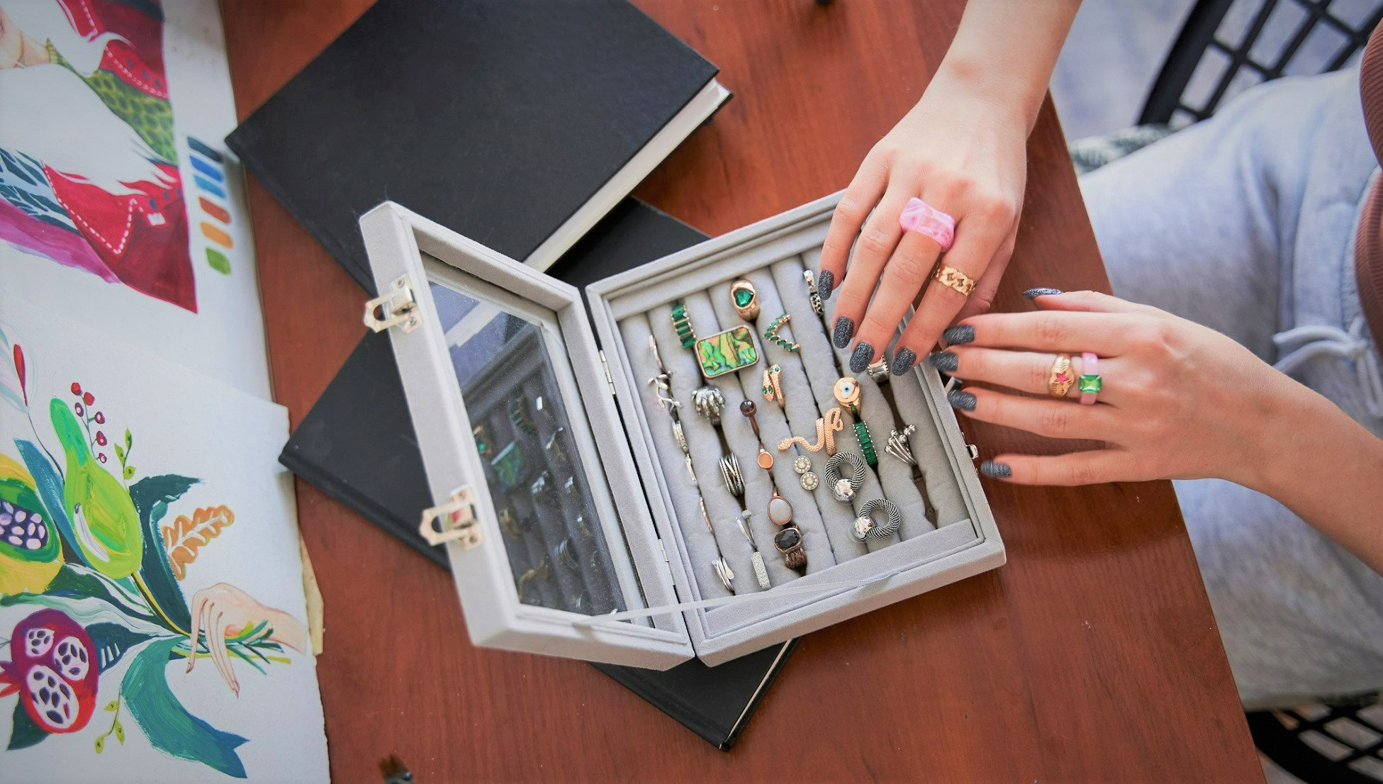 Ta biżuteria skazuje na samotność. Ten, kto ją nosi, nie ułoży sobie życia