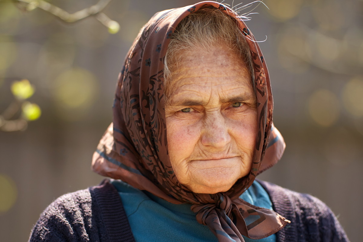 Rytuał szeptuch na zawistne spojrzenie. Wystarczy 5 minut, żeby odpędzić zazdrośników