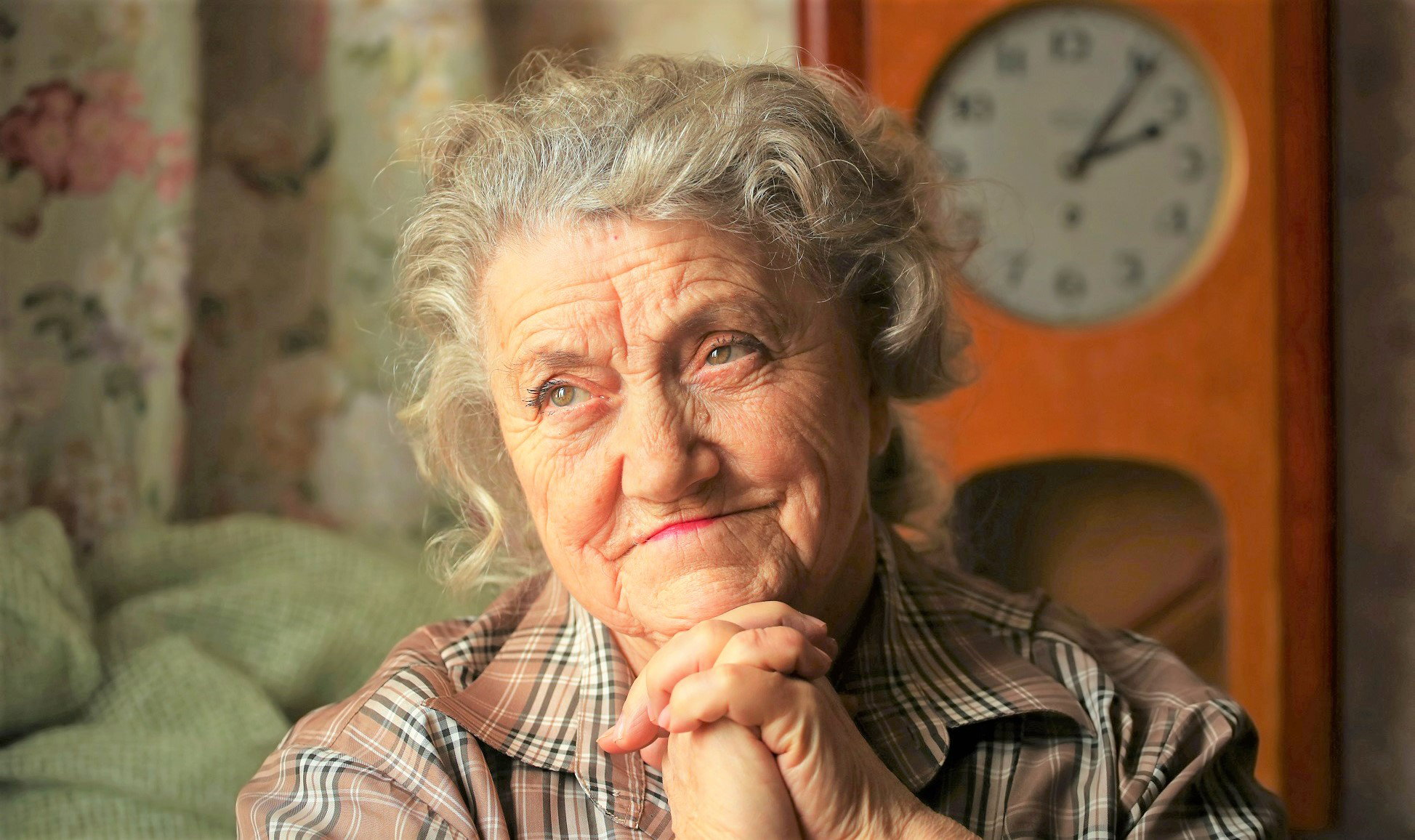 Babcia z Lubelszczyzny ostrzega: nie rób tego przy stole. Ten gest wróży zdradę i kłótnie