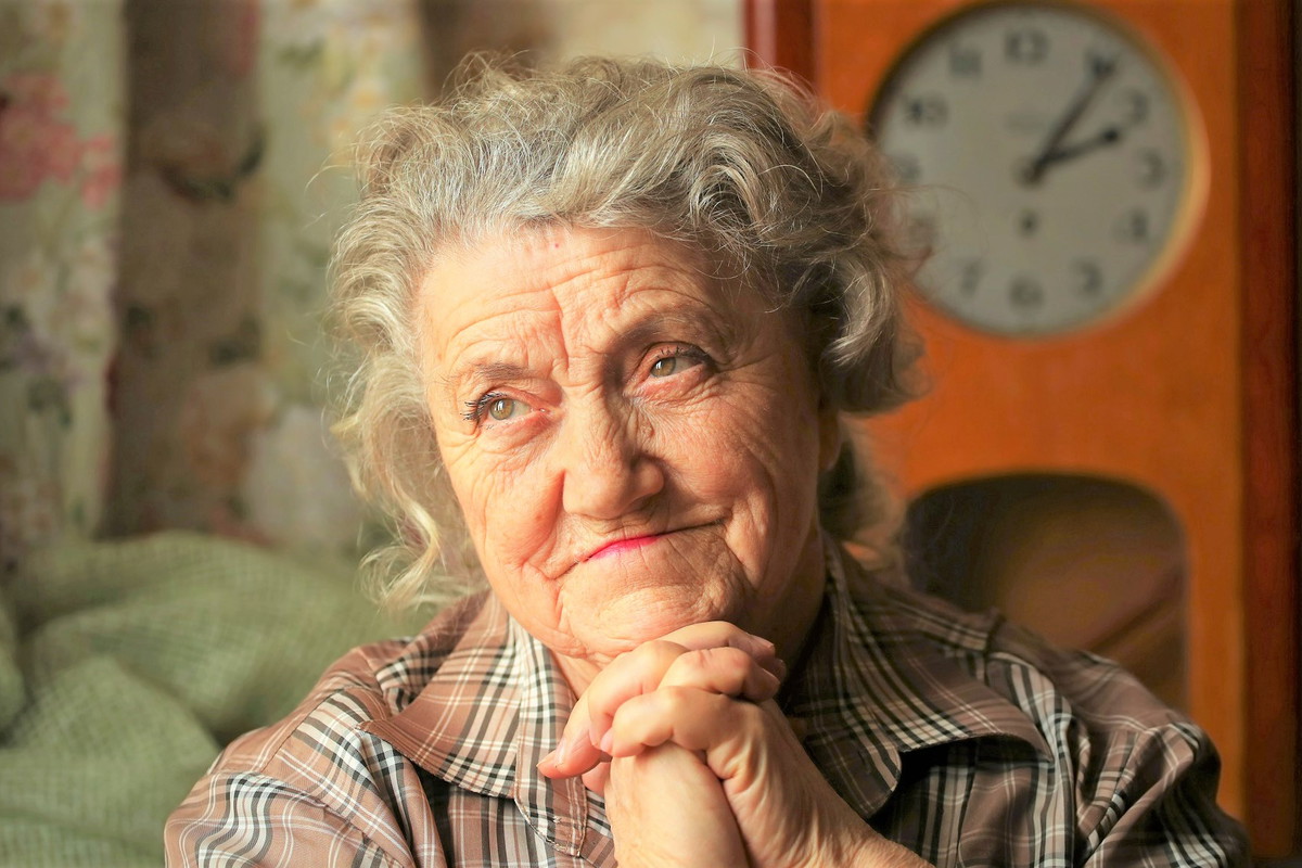 Babcia z Lubelszczyzny ostrzega: nie rób tego przy stole. Ten gest wróży zdradę i kłótnie