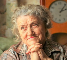 Babcia z Lubelszczyzny ostrzega: nie rób tego przy stole. Ten gest wróży zdradę i kłótnie